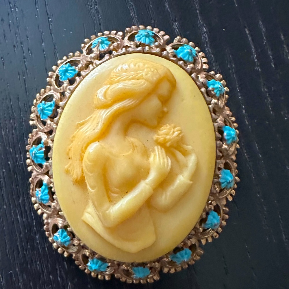 Vintage Cameo Brooch‎